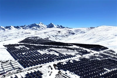 Najviša solarna elektrana na svijetu po nadmorskoj visini postaje online u Kini