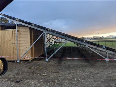 Solarna montažna struktura farmske šupe
